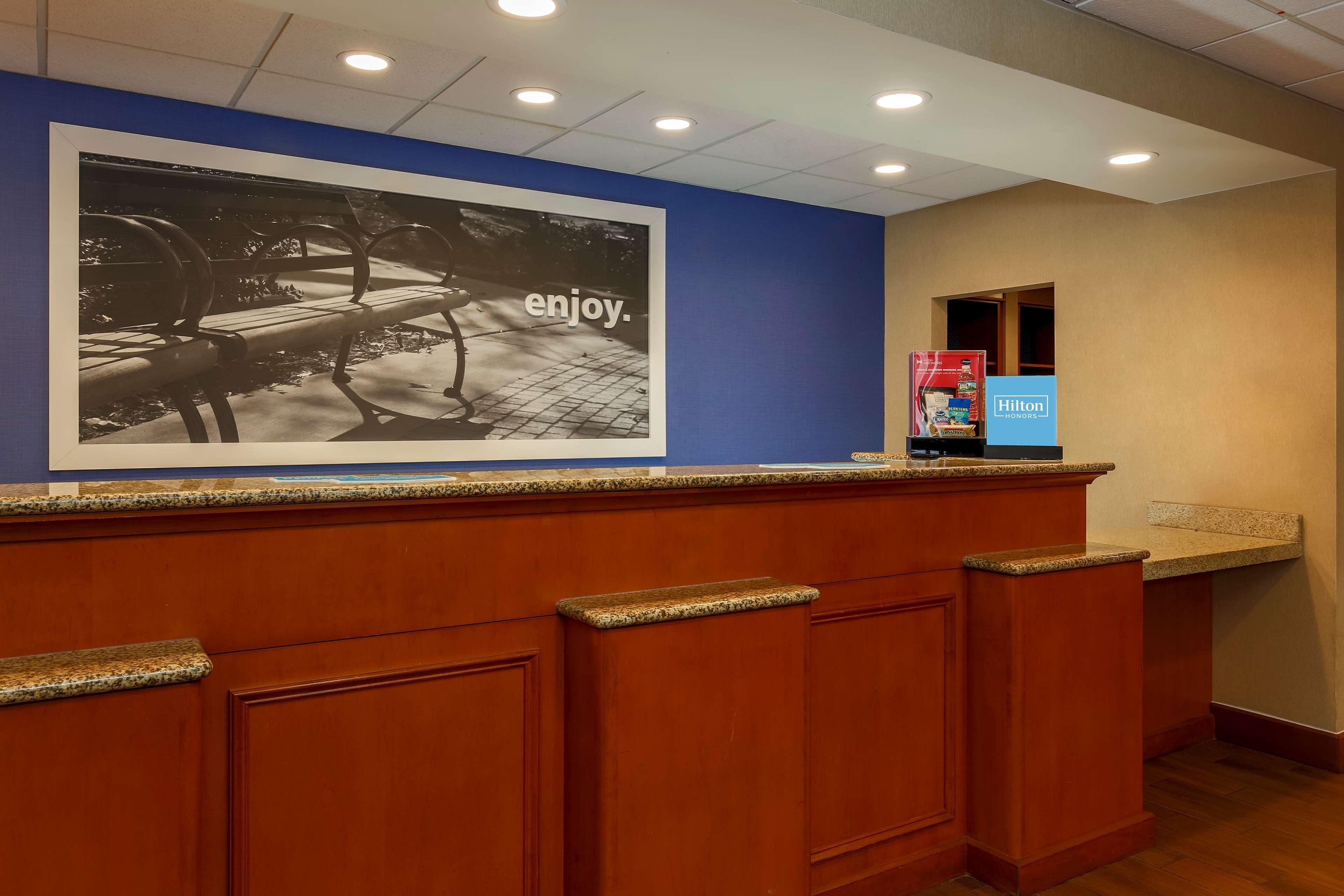 Hampton Inn&Suites West Haven Extérieur photo