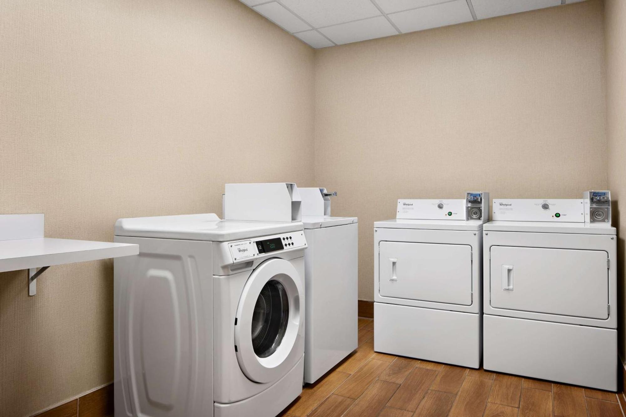Hampton Inn&Suites West Haven Extérieur photo